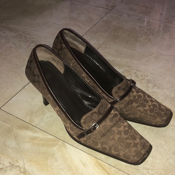 Coach. Closed toed heels. - Picture 1 of 2
